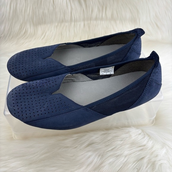 Patagonia Blue Flats with Perforated Design and Slip-On Style - Picture 4 of 8